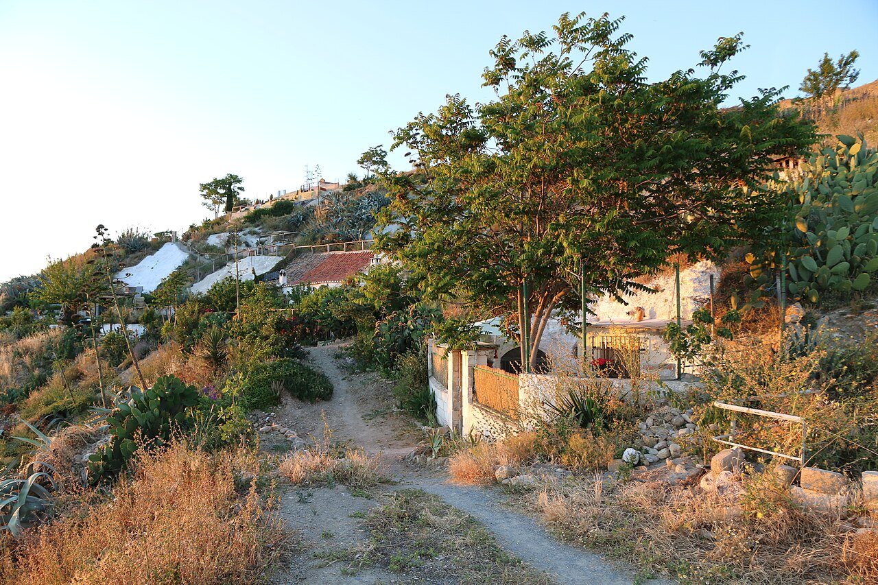 Cave flamenco in Sacromonte: what is a tradition and what is a product